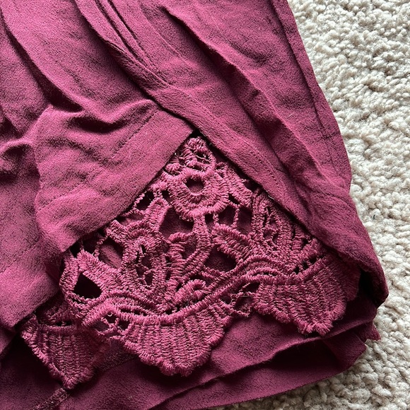 Burgundy lace soft shorts - Picture 4 of 5
